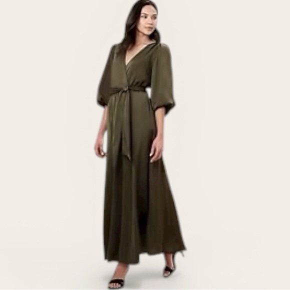 Banana Republic Dresses & Skirts - Banana Republic Blouson V-Neck Maxi Dress – Camo Green (Small)